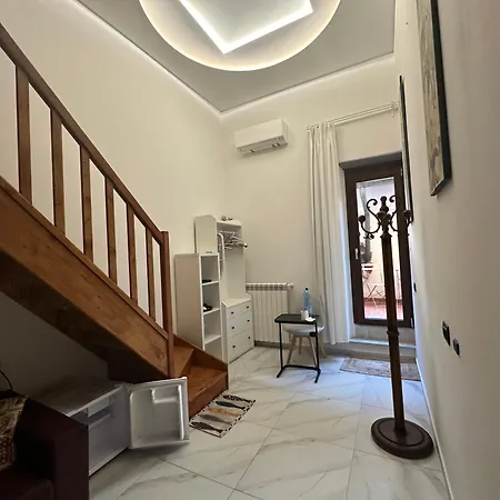 Regina Two - Floored Rustico Relax Apartment